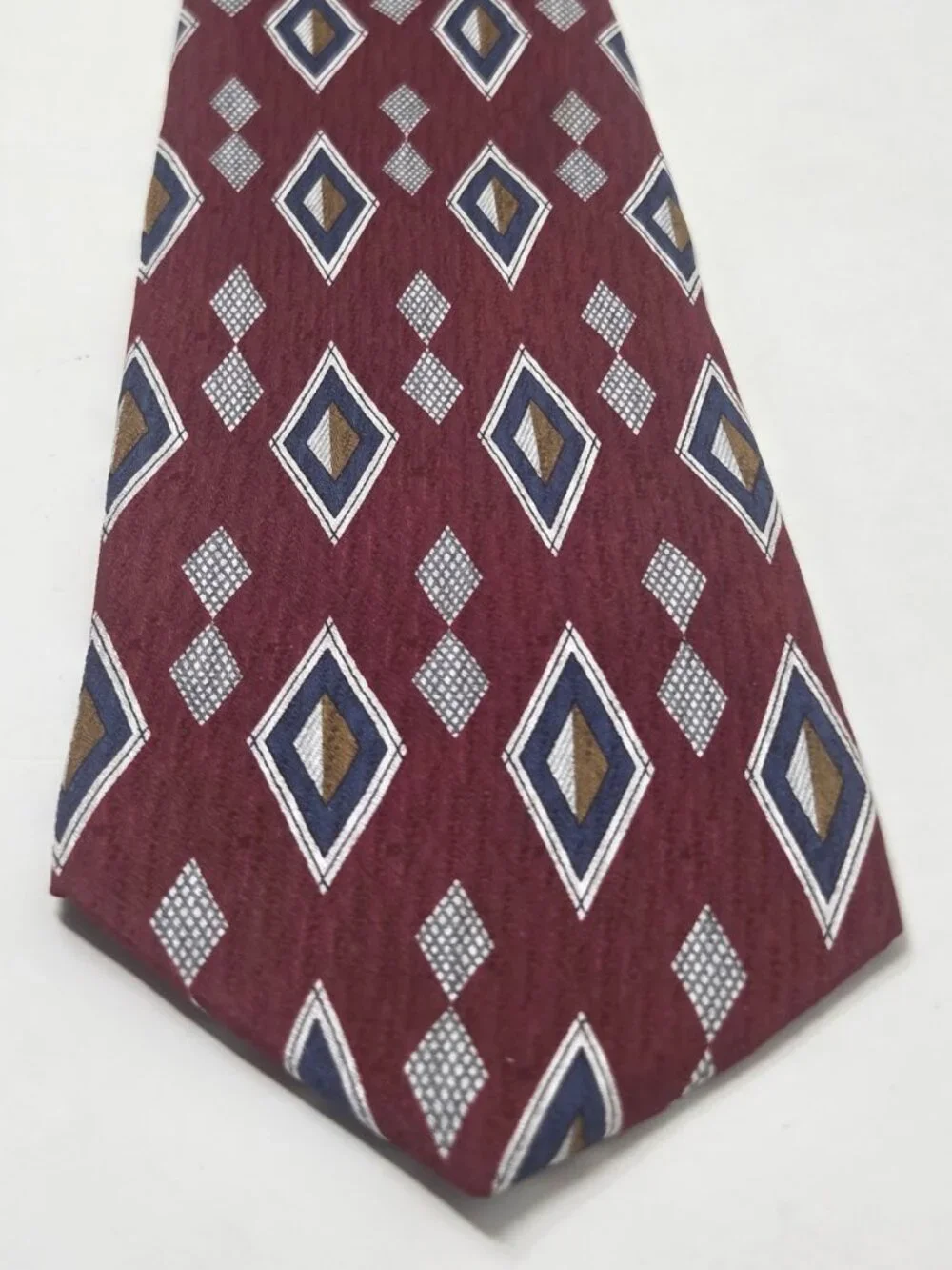 Gianfranco Ferretti 100% Silk Tie Burgundy Geometric Diamond Pattern 57 Inch